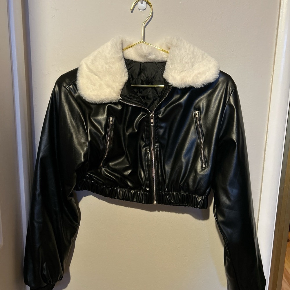 Cropped Faux Leather bomber jacket with white fur trim